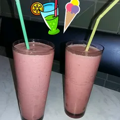 Молочный клубничный коктейль 🍹🍓🍦