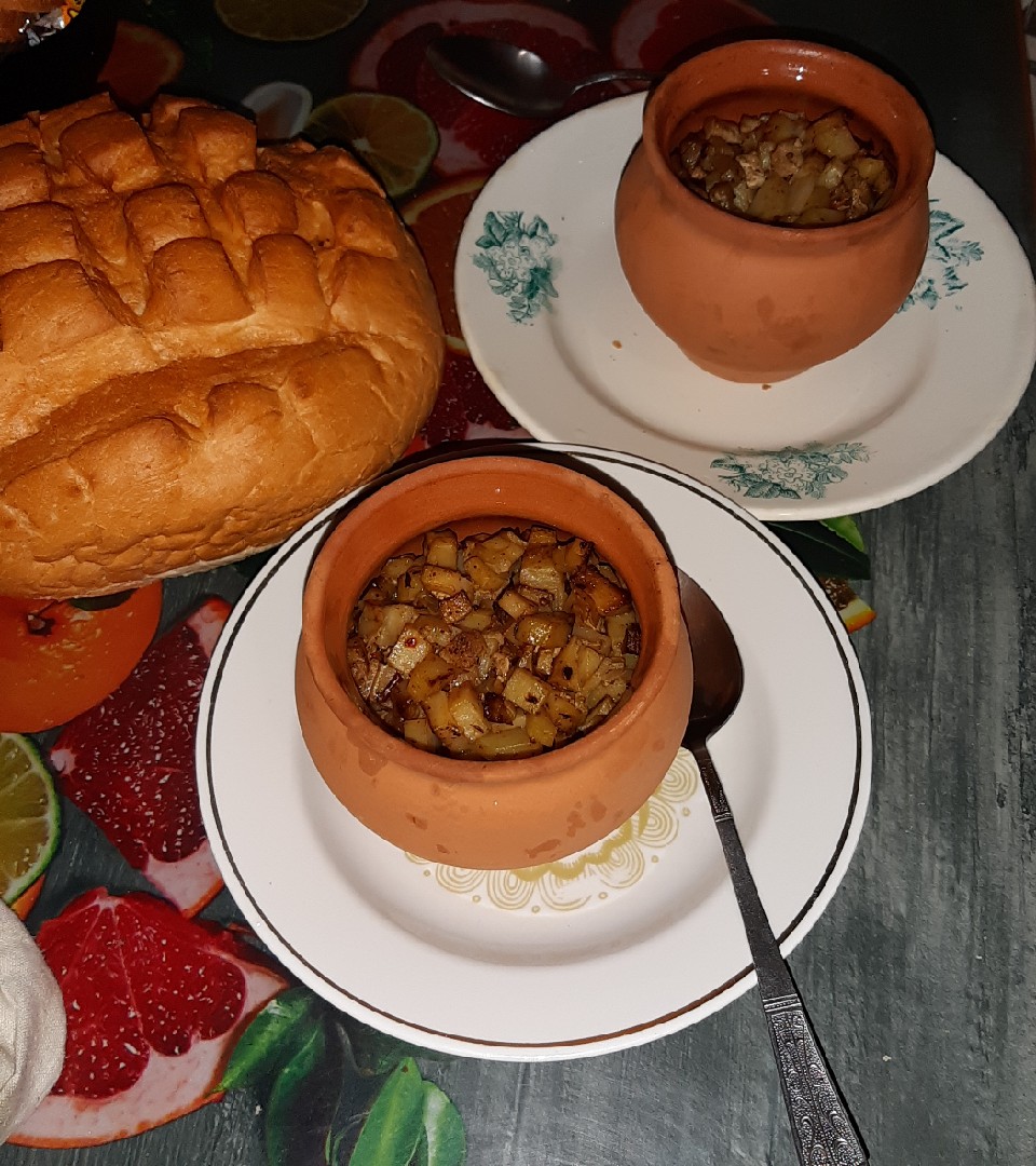 Картофель с мясом в горшочке