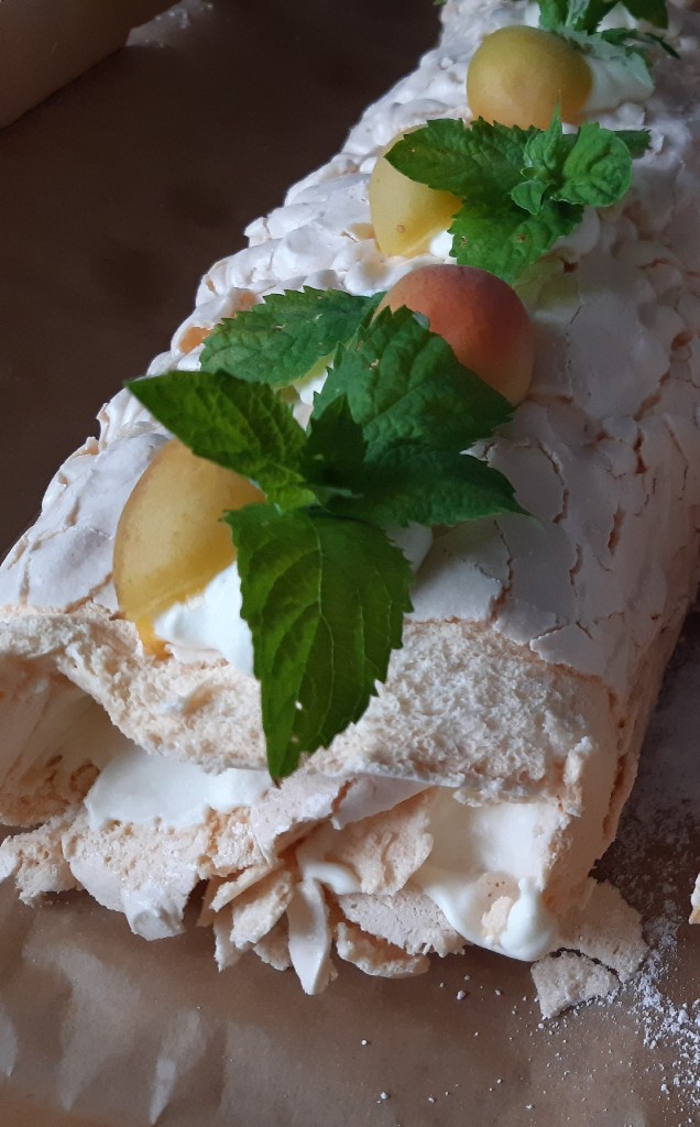 Меренговый рулет