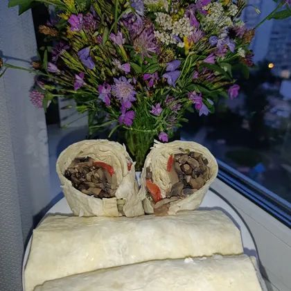 Грибы-шампиньоны в лаваше