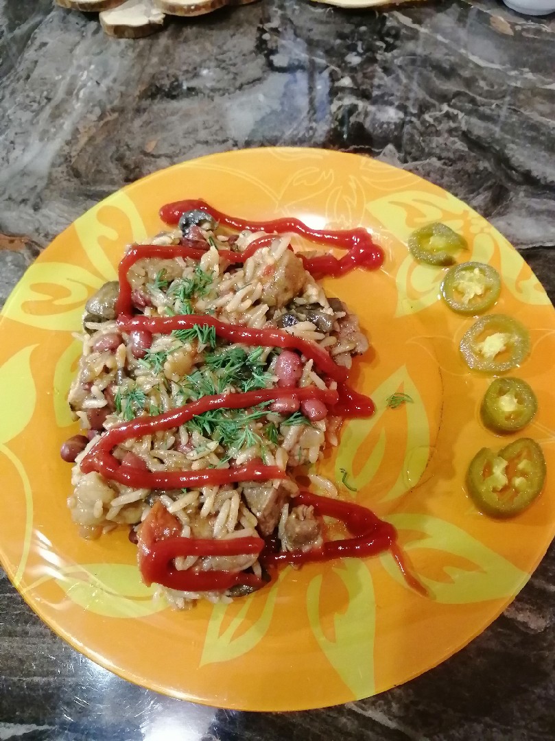 Свинина с фасолью и рисом