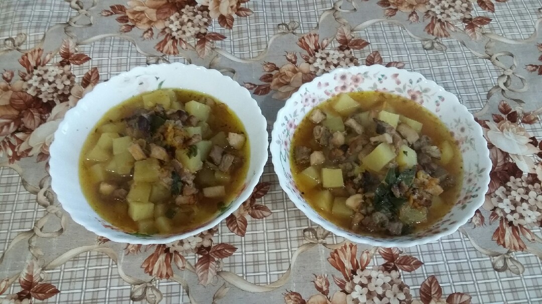 Наваристый гороховый суп с уткой в хлебном горшочке