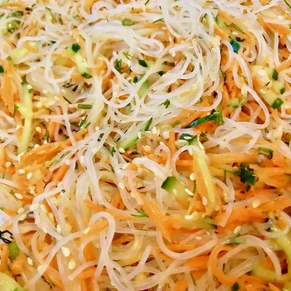 Фунчоза с морковкой и огурчиком