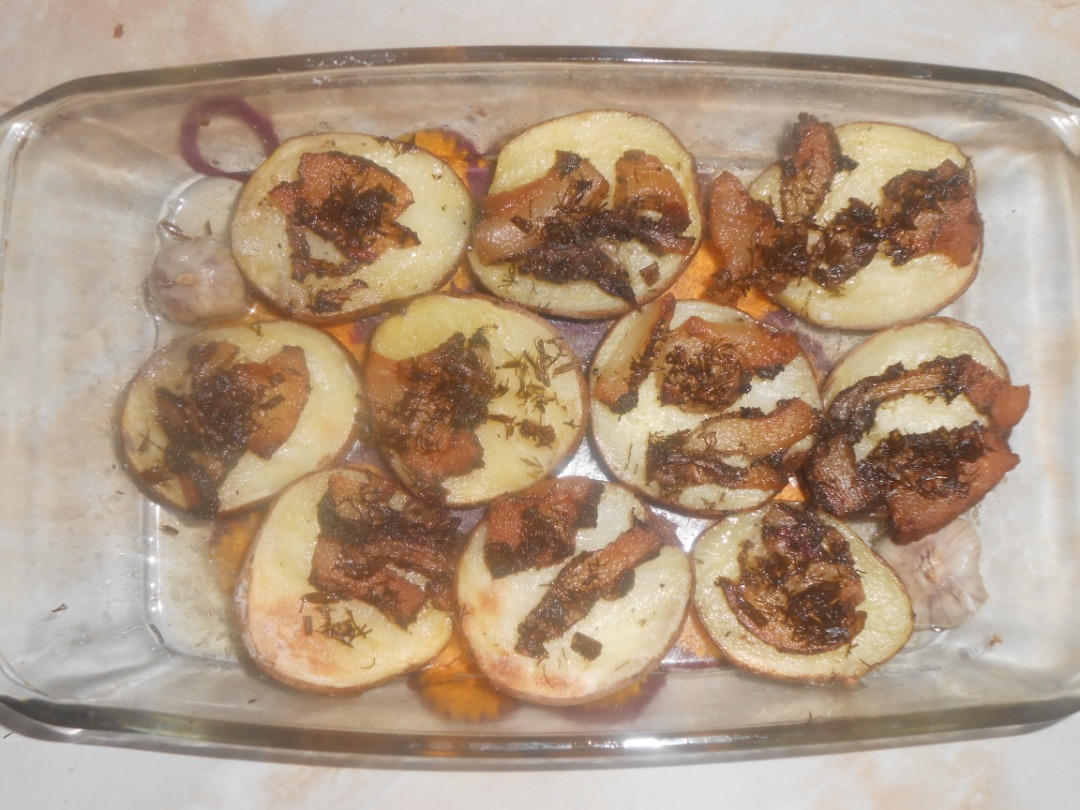 Картошка с салом в духовке