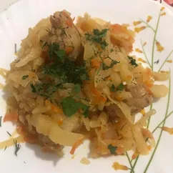 Тушёная капуста с мясом