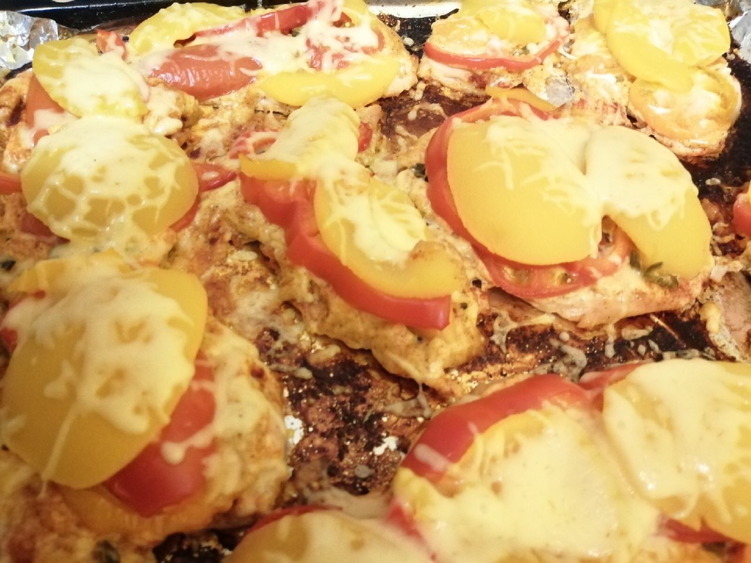 Отбивные из курицы с персиком и болгарским перцем с чесночным соусом