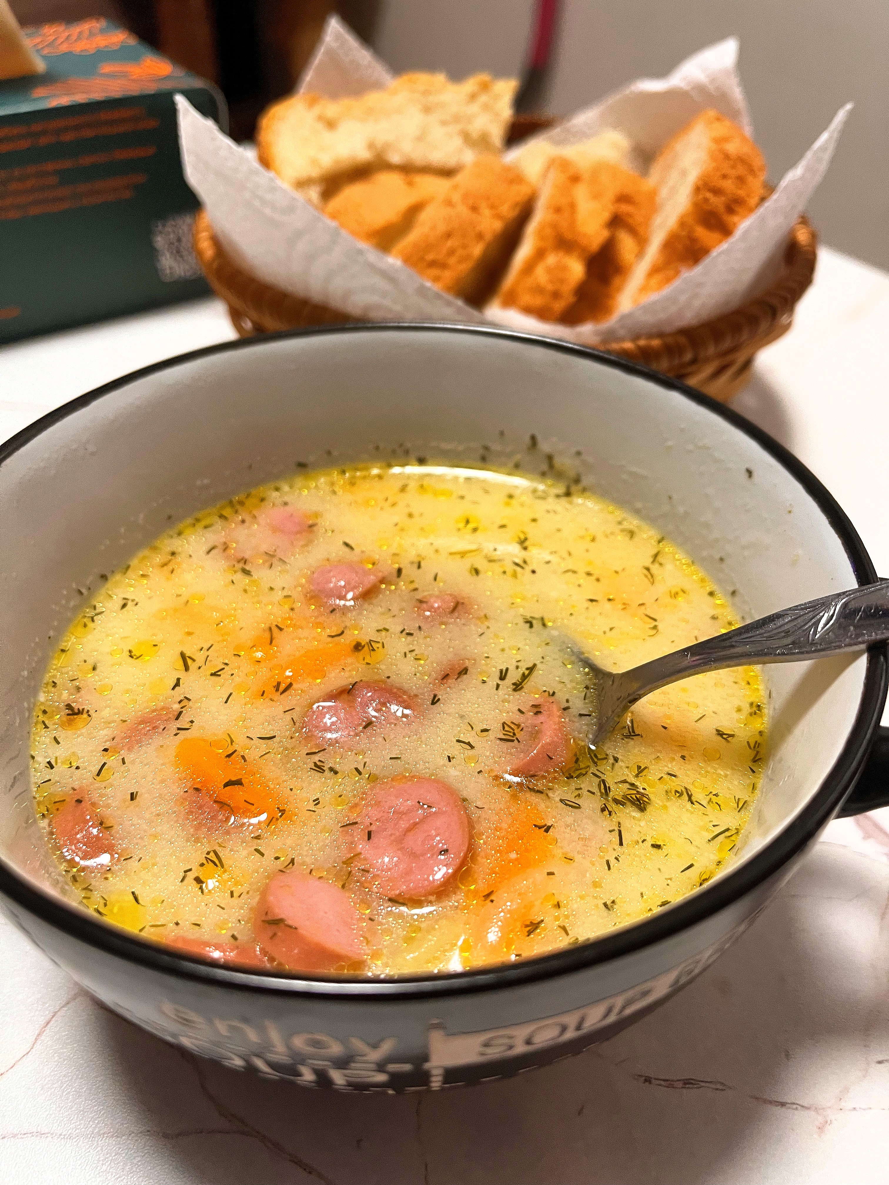 Сырный суп с сосисками
