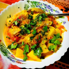 Рёбрышки тушёные с овощами