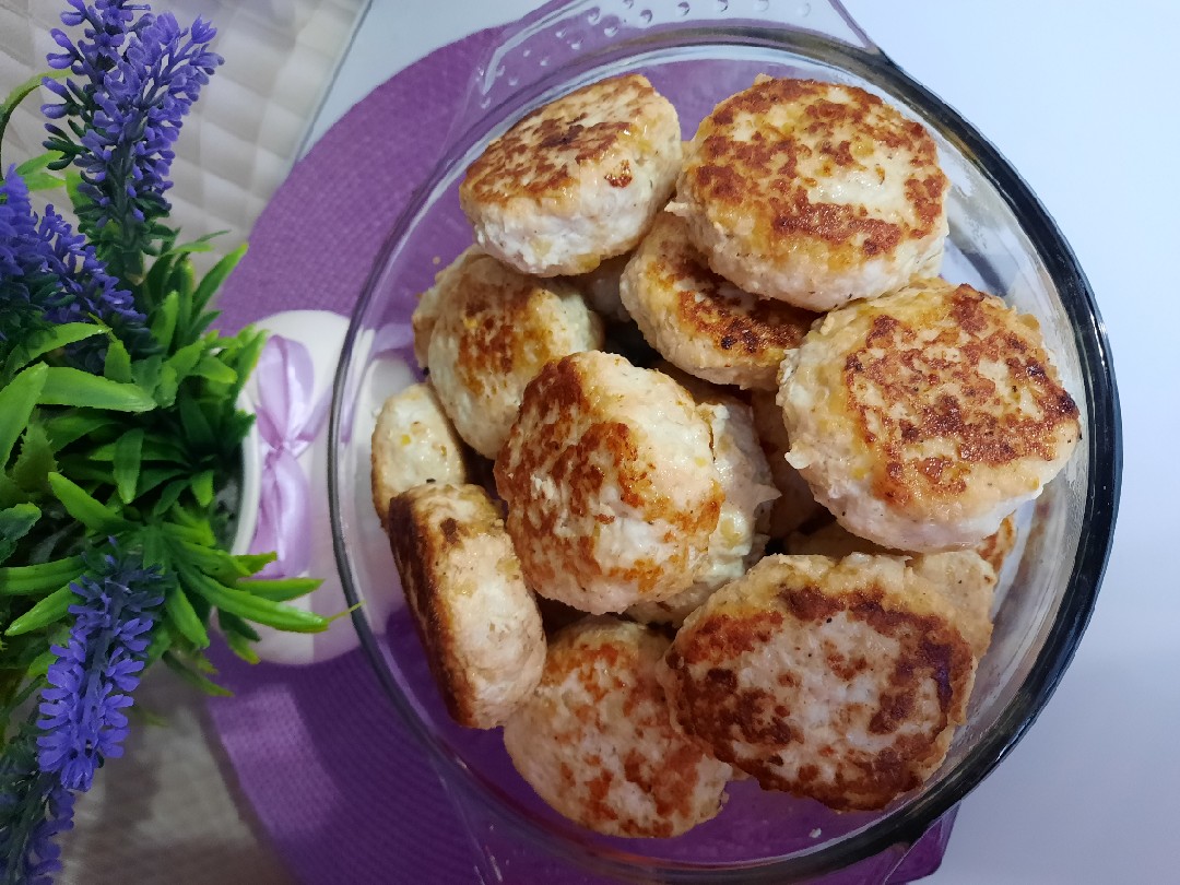 Нежирные куриные котлетки