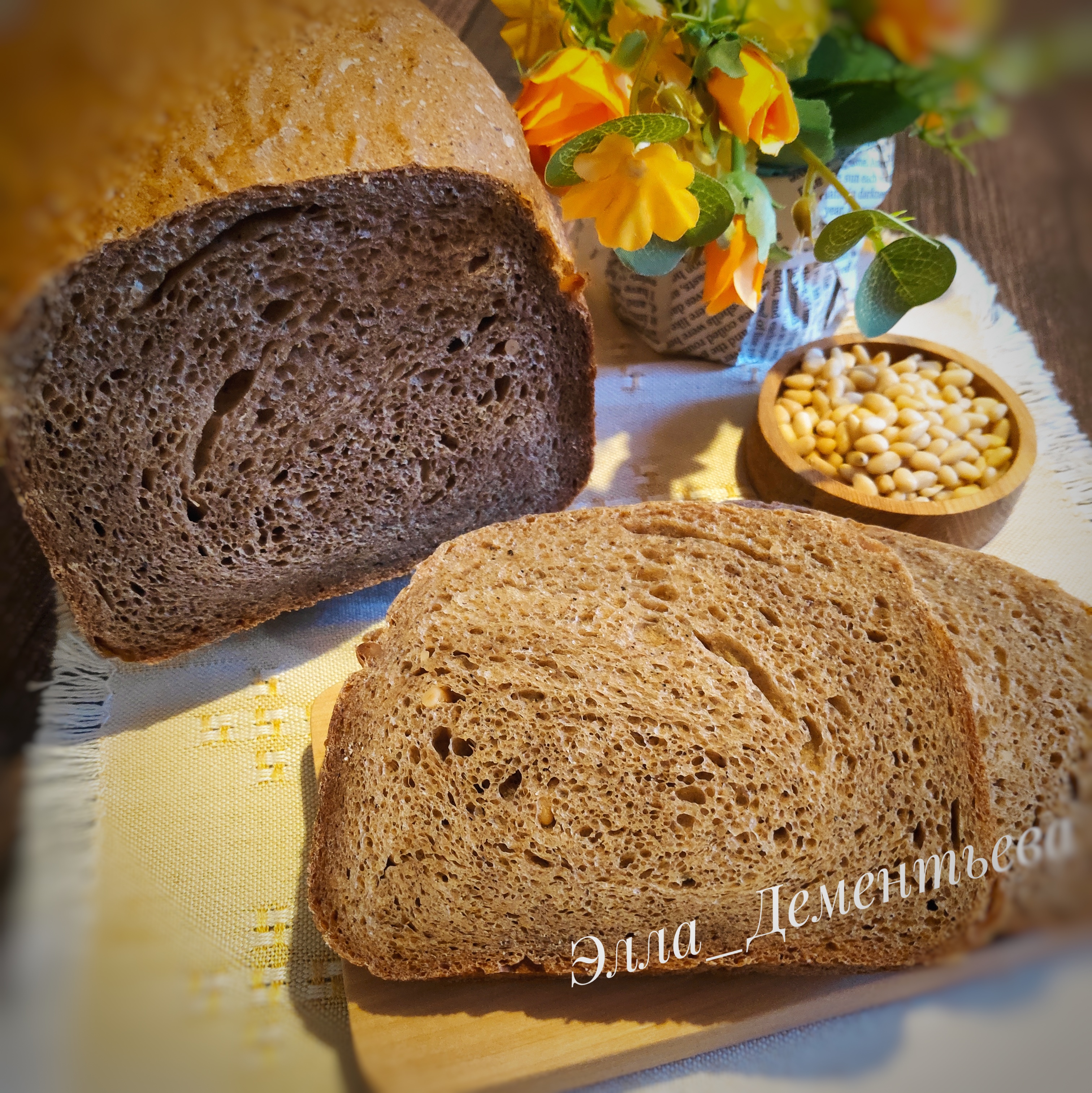 Хлеб пшенично-ржаной с кедровыми орешками