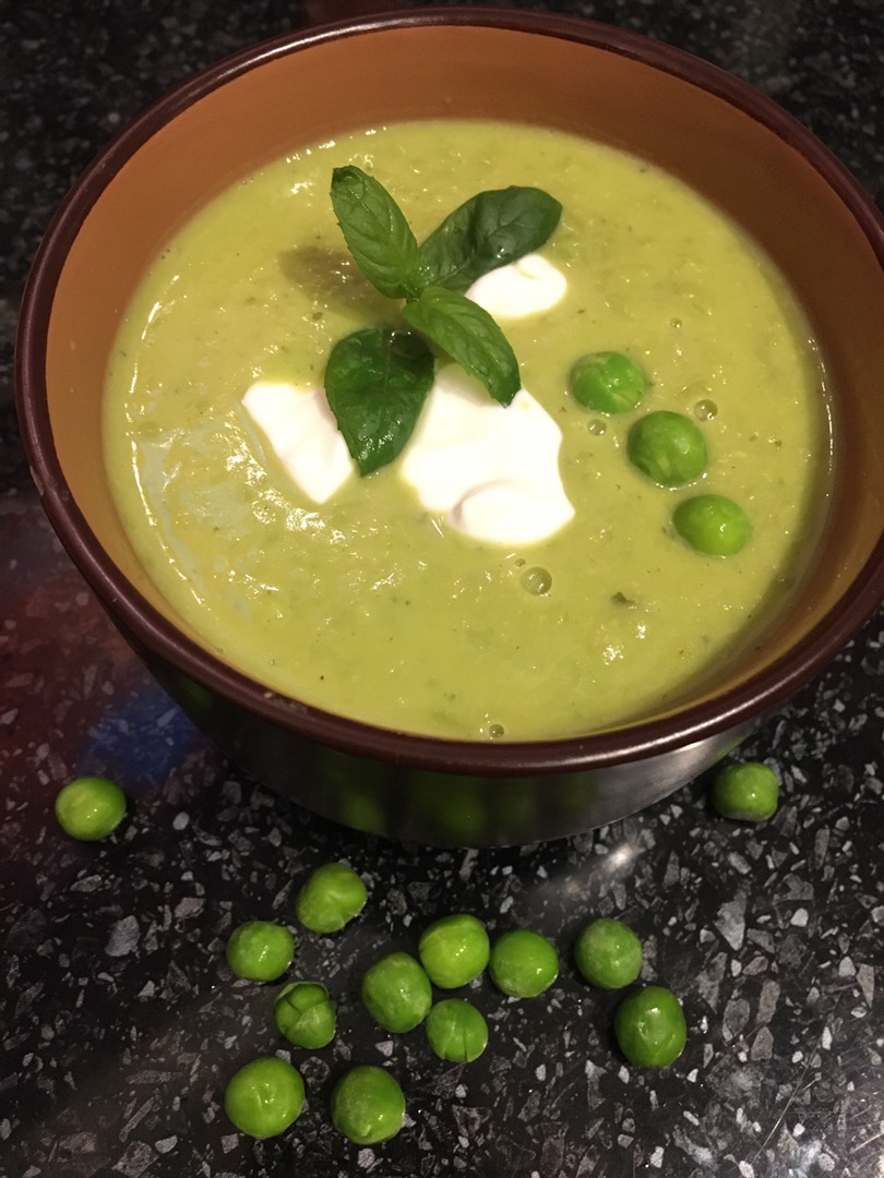 Французский крем-суп из зелёного горошка с мятой