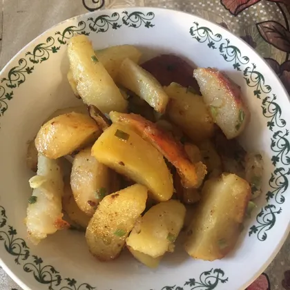 Картофель по-деревенски в духовке с лучком