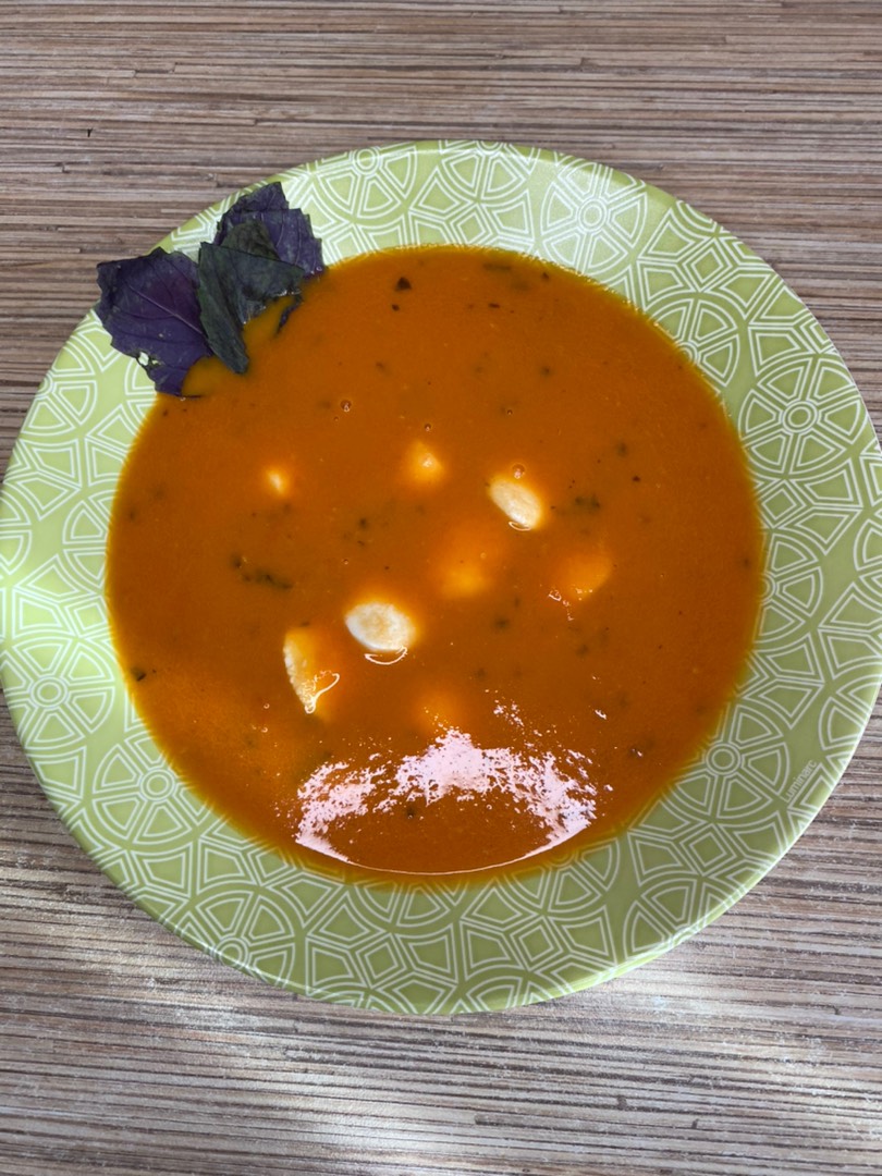 Томатный крем-суп с дикой уткой