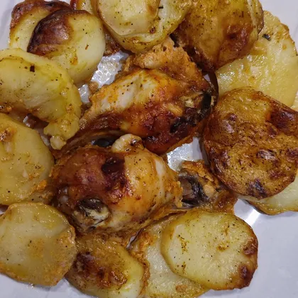 Куриные плечики с картошкой в духовке