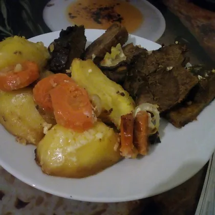 Мясо утки в духовке с овощами