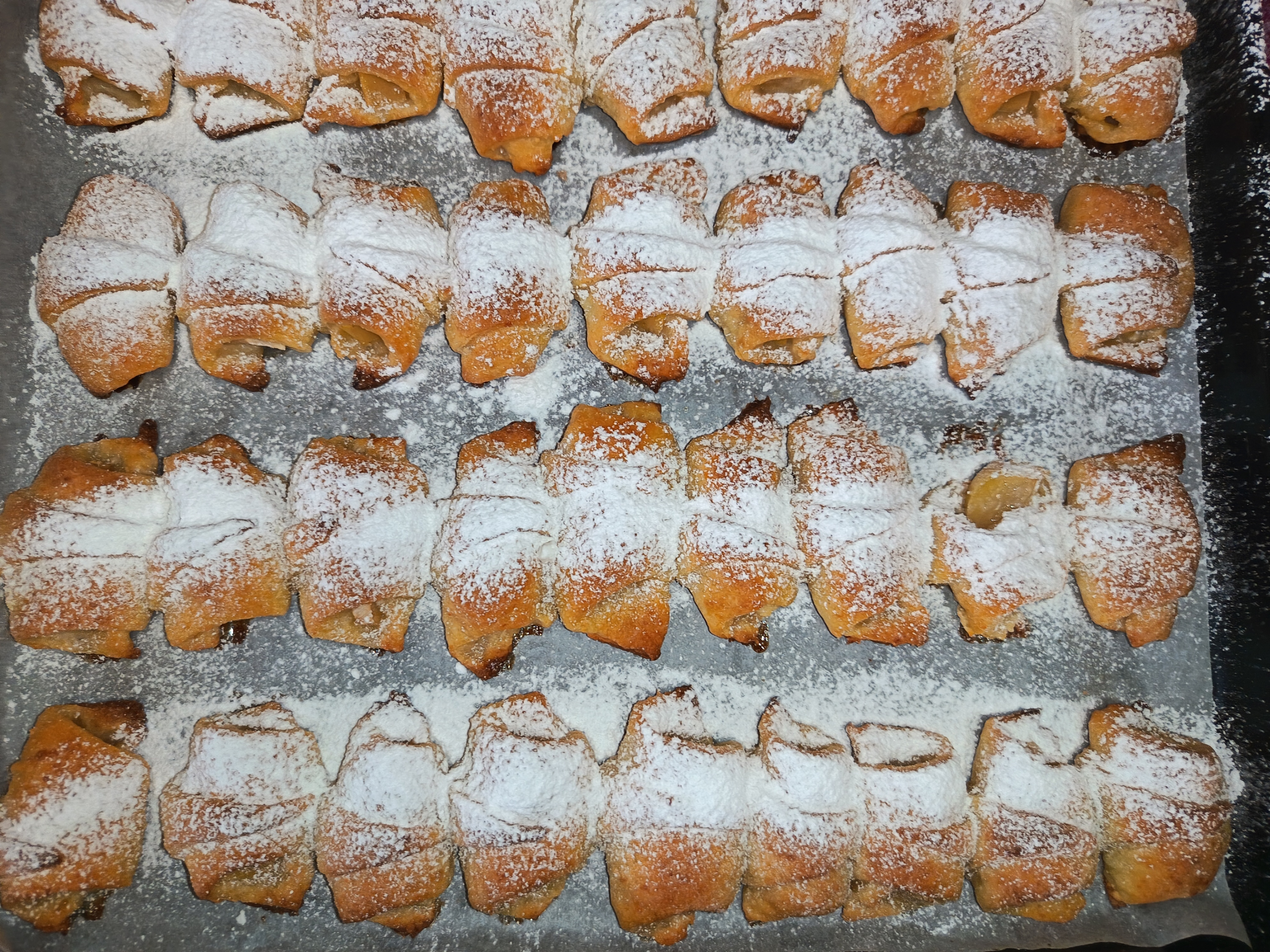 Творожные рогалики с яблоками