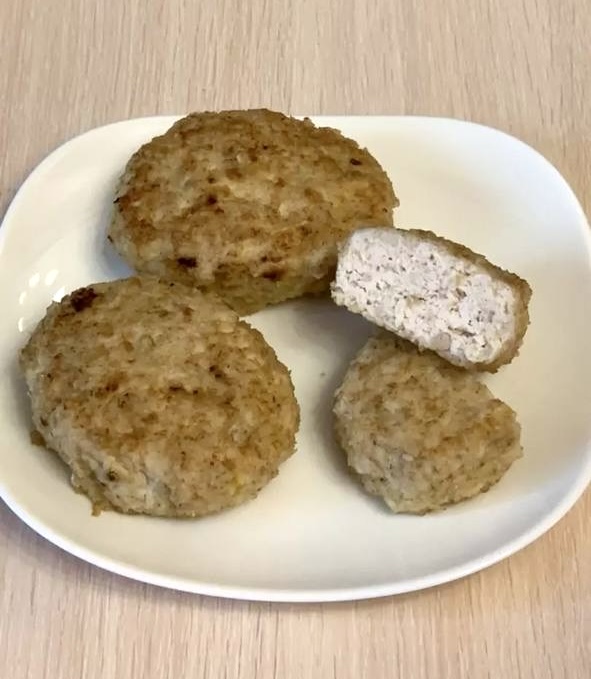 Котлеты из индейки с кабачком и овсянкой