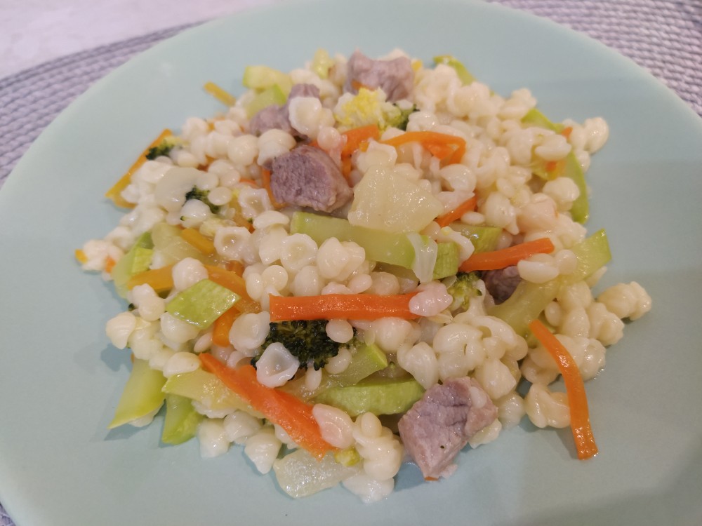 Мини-рожки с овощами и грушей