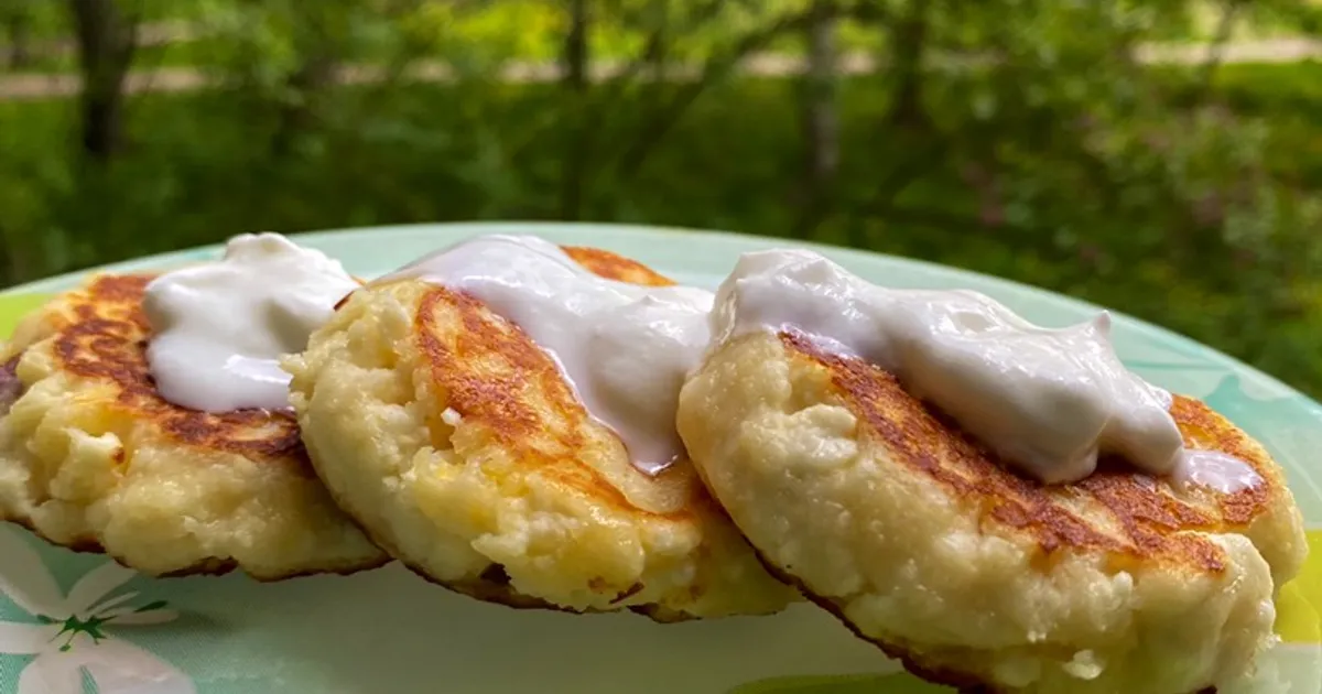 Сырники под нежным соусом – кулинарный рецепт