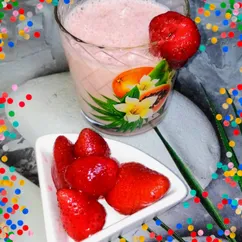 Молочный коктейль с клубникой, бананом и мандарином 🍓🍌🍊