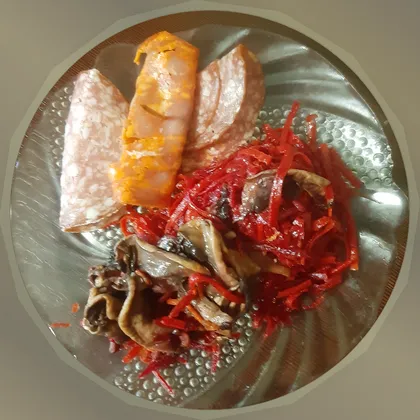 Овощная закуска с грибами и салями