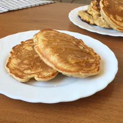 Яблочные панкейки (оладьи)