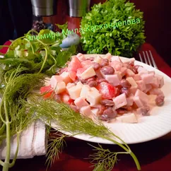 Быстрый салат с ветчиной и фасолью