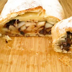 Быстрый слоеный рулет с грушей и шоколадом | Fast puff roll with pear and chocolate