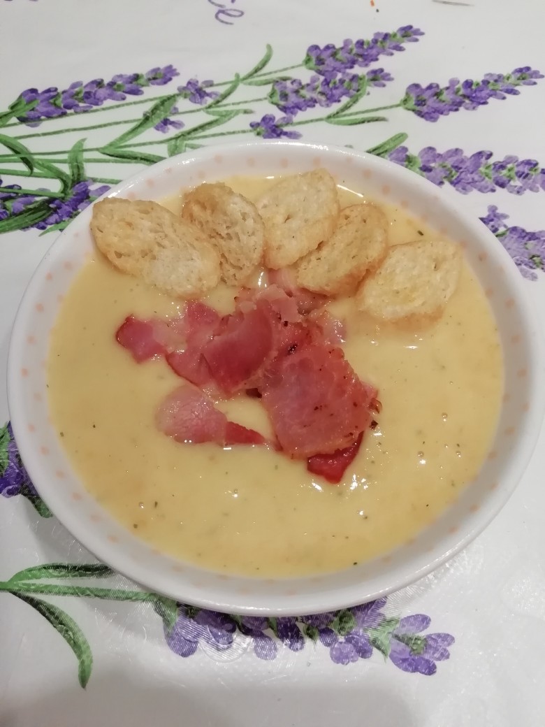Картофельный суп-пюре с беконом - Лайфхакер