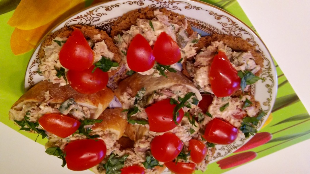 Бутерброды с тунцом и каперсами