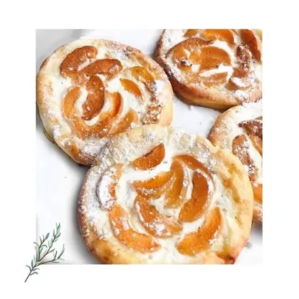 Румяные ватрушки с творогом и абрикосами!
⠀⠀