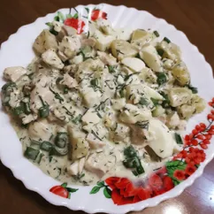 Салат с куриной грудкой и ананасами