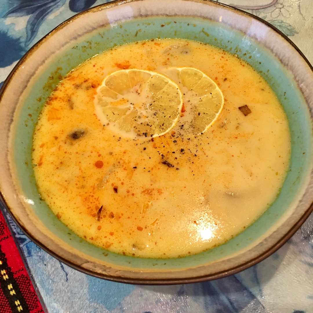 Сырный суп с минтаем и шампиньонами