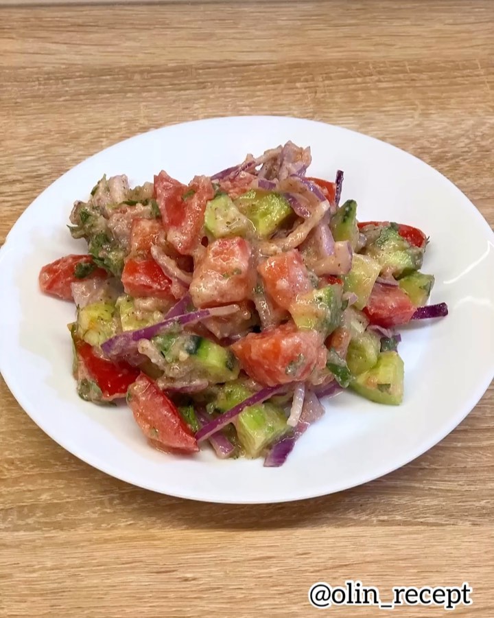 Овощной салат с ореховой заправкой