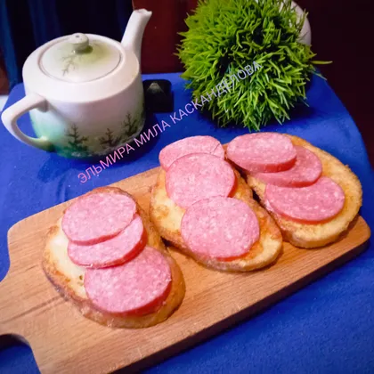 Гренки в  яйце с колбасой 