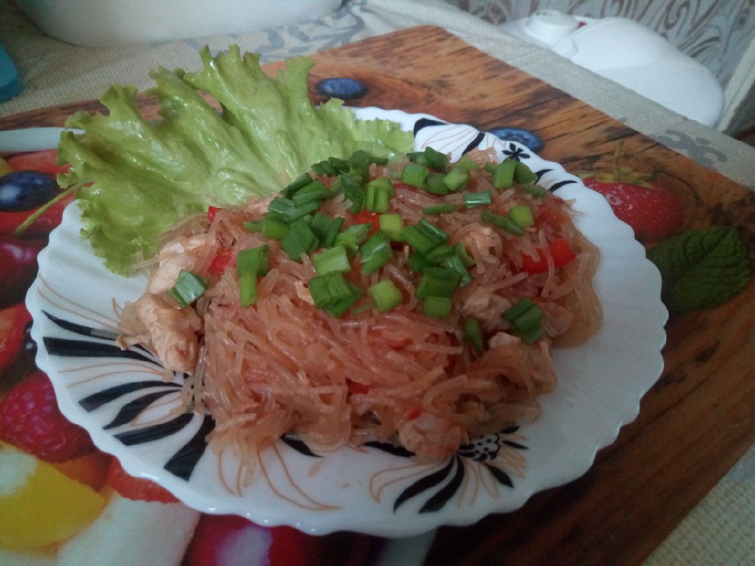 Курочка с фунчозой и овощами