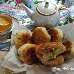 Жареные пирожки с капустой и яйцом