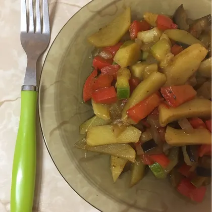 Тушёный картофель с овощами