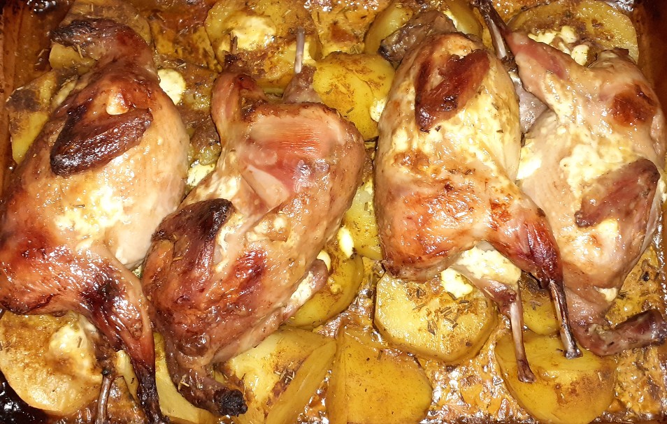 Как приготовить рецепт Сочные и нежные перепела с картофелем в духовке!