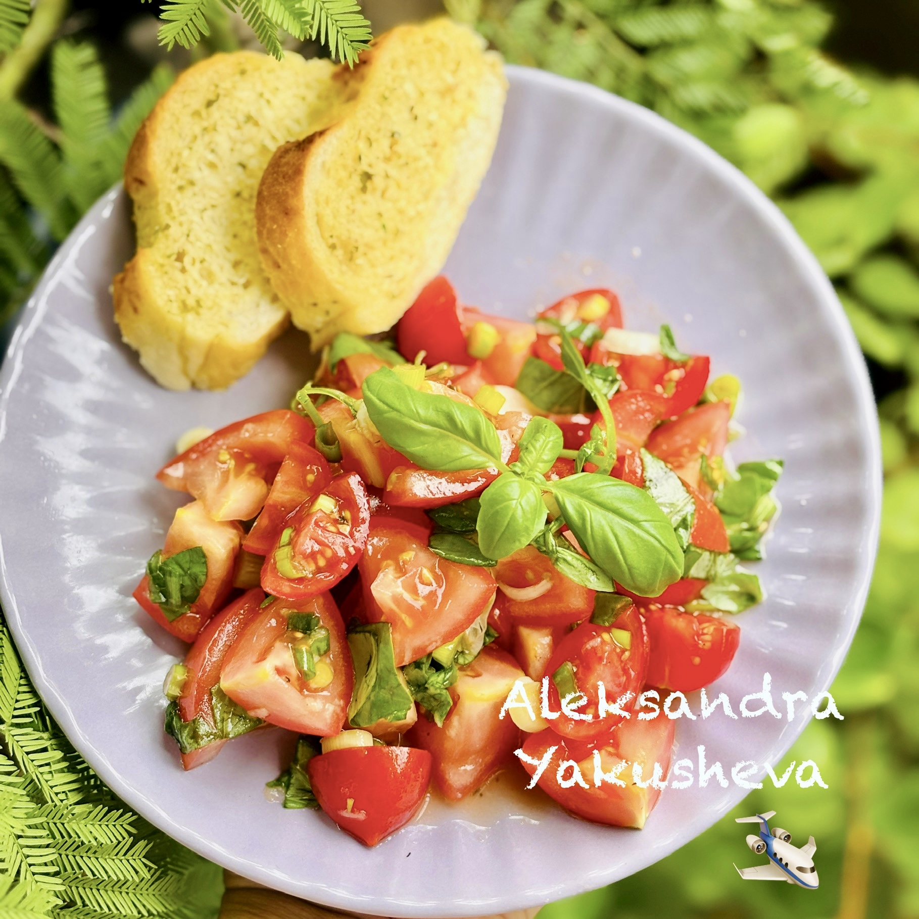 Салат из помидоров с базиликом