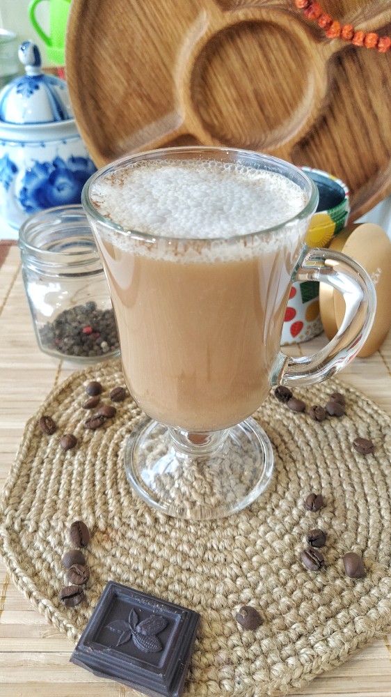 Кофе со специями на растительном молоке