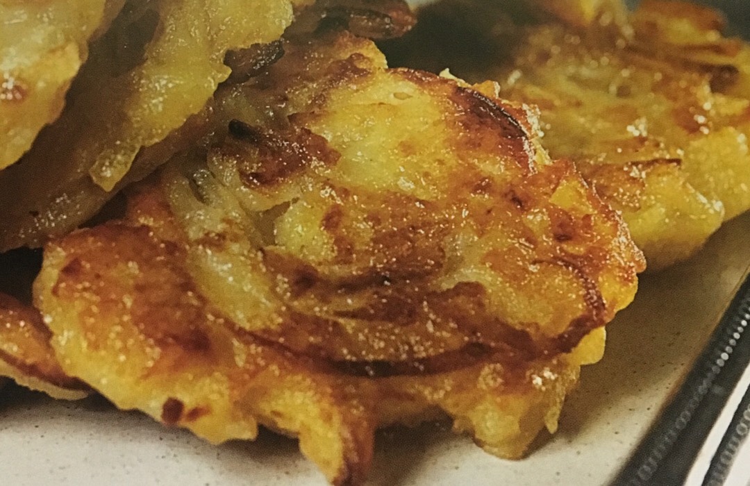 Мясо под майонезом с сыром и овощами