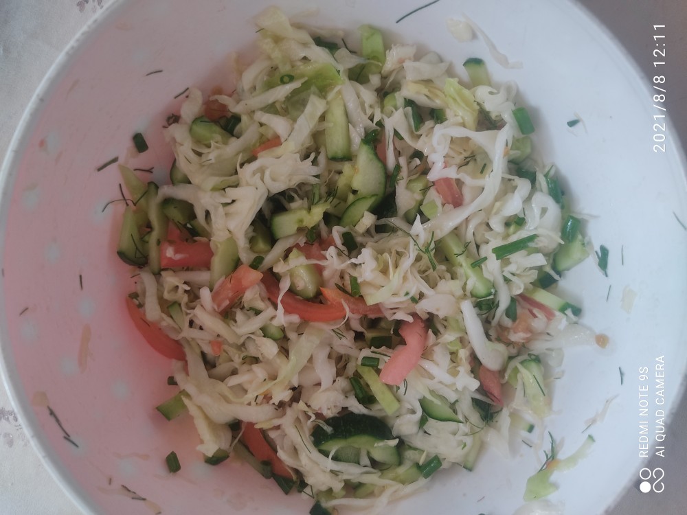 Салат с редисом, капустой, огурцом и помидором — рецепт с фото пошагово
