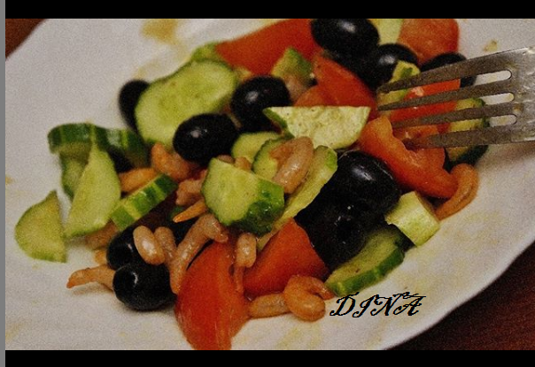 Салат овощной с креветками