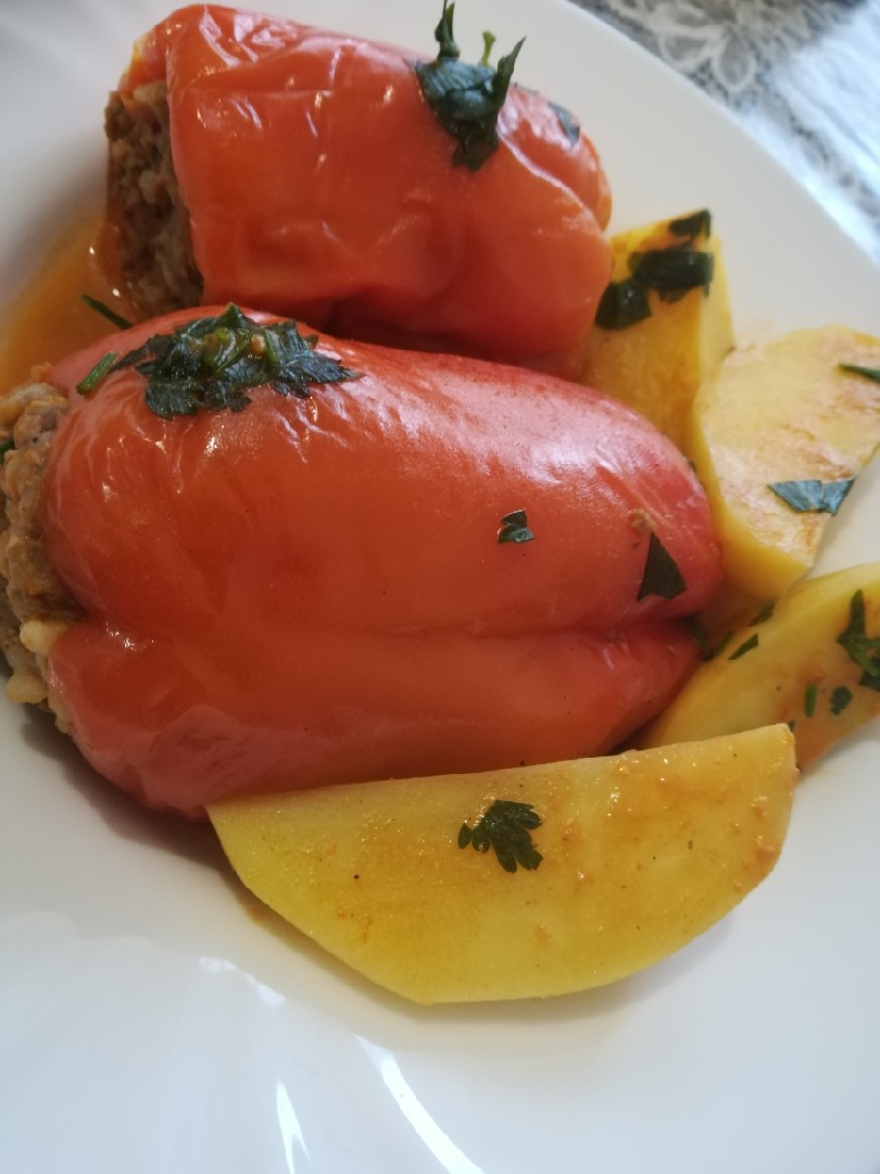 Перец фаршированный с картофелем