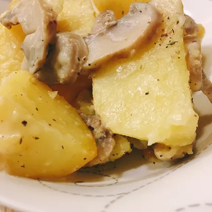 Картошка, запечённая с грибами и сливочным сыром
