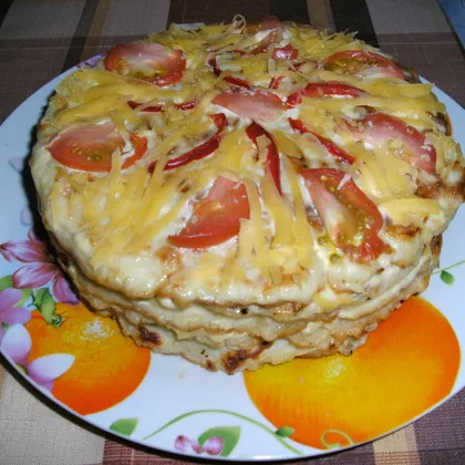 Блинный торт с ветчиной и помидорами