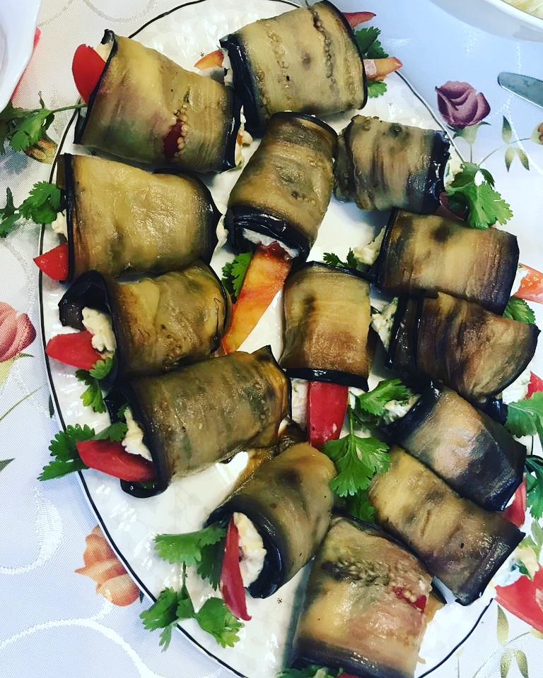 Творожные баклажанные рулетики