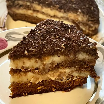 Торт из медового бисквита на тыквенной муке с шоколадом и заварным кремом в мультиварке