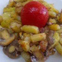 Картошка с грибами... почти жареная 🥔🍄😋